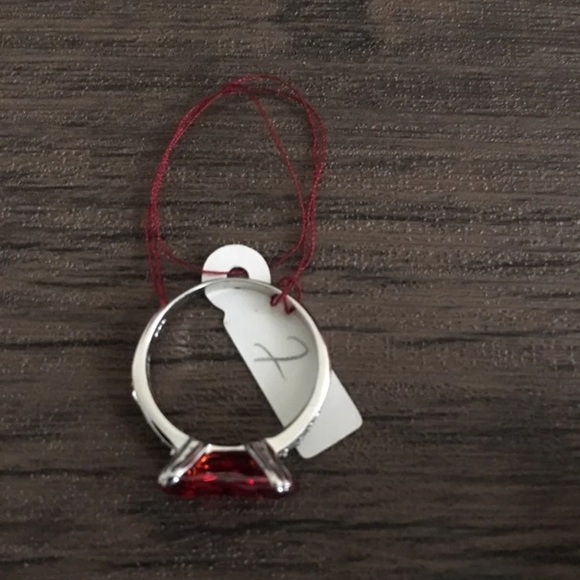 Sterling Silver Ring with red stone - Picture 4 of 9